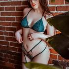 Incall Montreal avec douce et charmante brunette