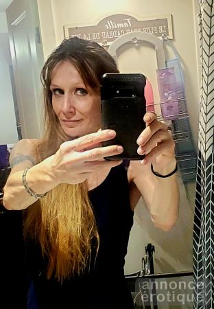JE SUIS TOUT NUE, CA TE TENTE TU? * 438-794-8839 *GFE/PSE*