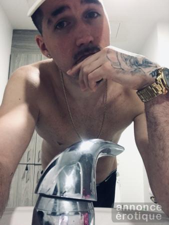 Escorte boy pour homme  pour vous servir