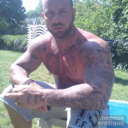 UN TOP DOMINANT HARD