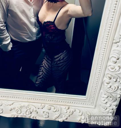 COUPLE FUNNY RECOIT/DEPLACE COCU BJ EST DE MTL