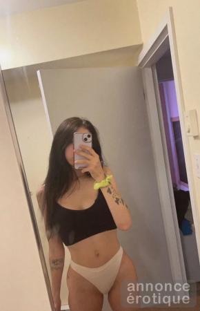 Jeune coquine prête à te faire perdre la tête