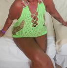 Sensuelle, douce et délicieusement bronzée