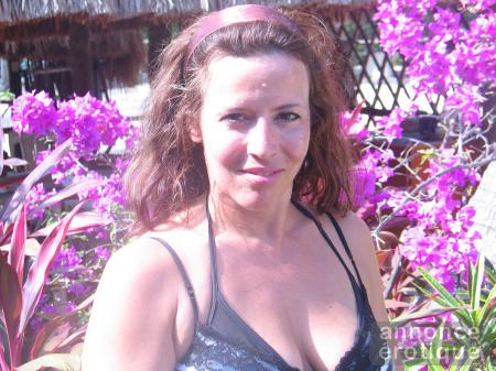 SYLVIE, jolie brunette