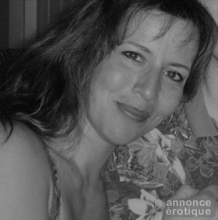 SYLVIE, jolie brunette