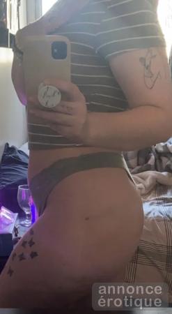 Jeune et sexy bisexuelle à Sainte-Foy