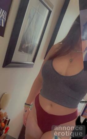 Jeune et sexy bisexuelle à Sainte-Foy