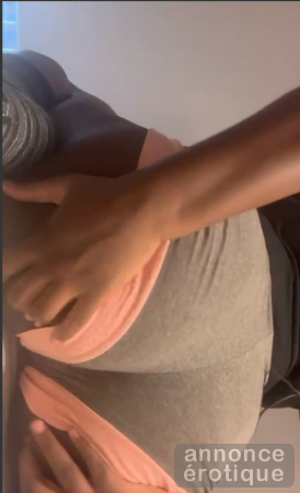 Petite chienne à dominer