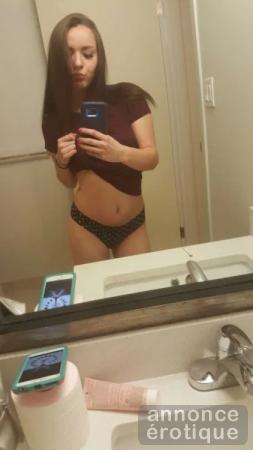 Belle jeune escorte à Brossard