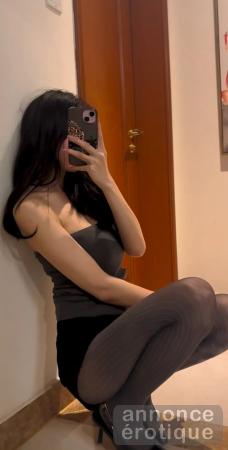 Jolie jeune femme asiatique