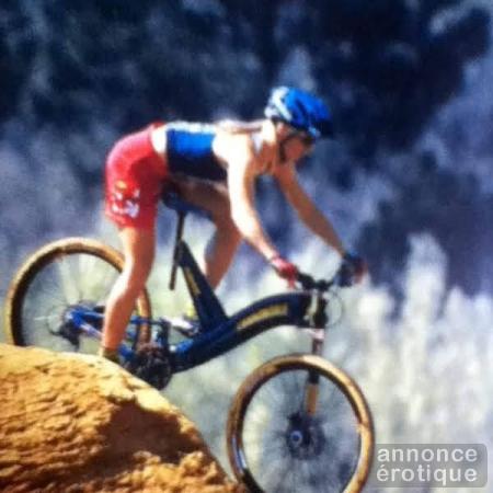 SPORTIVE, SENSUELLE, DISCRÈTE, JE REÇOIS À QUÉBEC