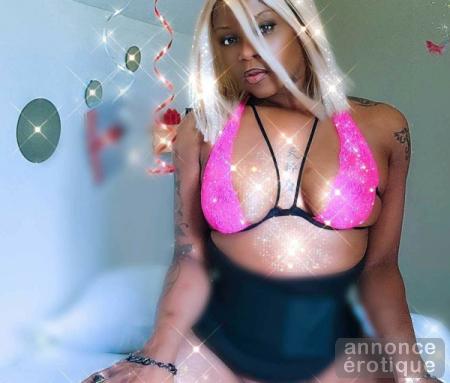 I'm a gorgeous and FUN EBONY CARAMELfrom haiti & phillinne