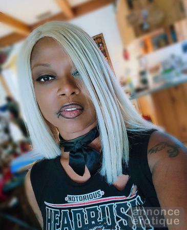 I'm a gorgeous and FUN EBONY CARAMELfrom haiti & phillinne
