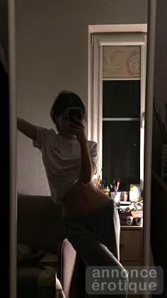 Olivia petite coquine discrète pour toi !! avec un corp ferme
