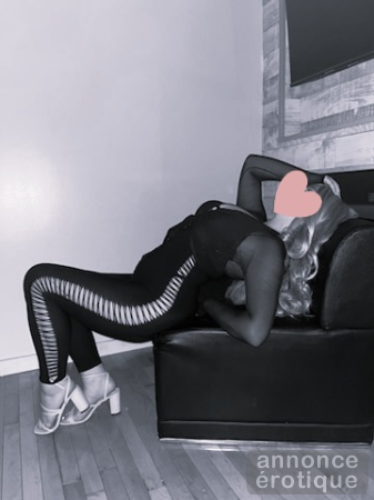 Nadia sexy et sensuel roumaine disponible pour toi jusqu'a minuit!!@massageAzul
