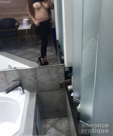 Pipe royal baveuse et langoureuse avec sexy Amelia