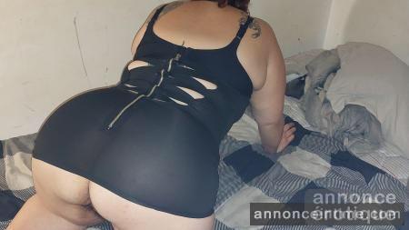La belle déesse Suzy se déplace et vous reçoit  pour du plaisir assuré