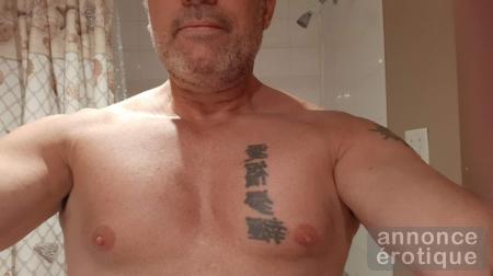 Daddy escorte masculin pour hetero bi curieux