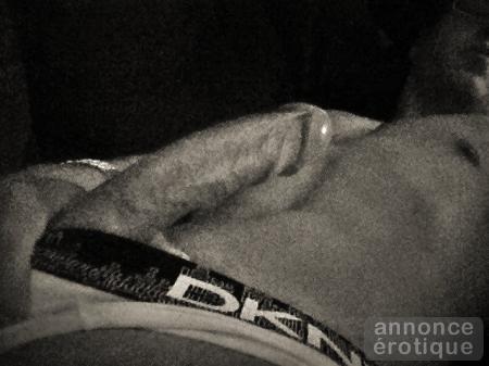 Jeune homme a ton service