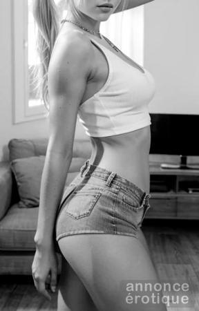 *~*Isabella Summers *~* Tiny & Tight *~*Spinner*~*