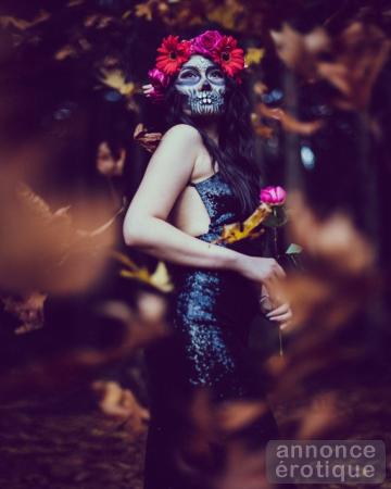 COME SEE THE GIRLS IN THEIR HALLOWEEN CUSTUMES  +++ @SPAZEPHYR