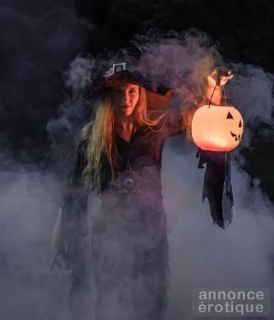 COME SEE THE GIRLS IN THEIR HALLOWEEN CUSTUMES  +++ @SPAZEPHYR