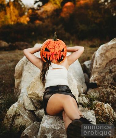 COME SEE THE GIRLS IN THEIR HALLOWEEN CUSTUMES  +++ @SPAZEPHYR