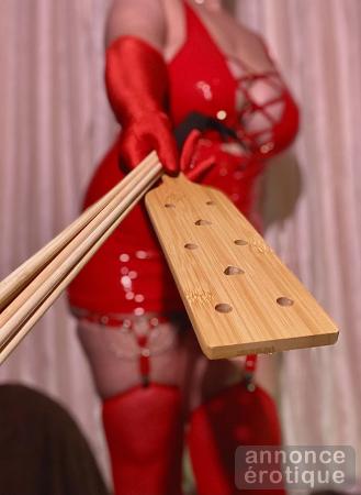 Escorte Victo avec GROS seins naturels