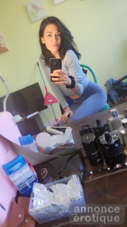 Petite brunette vraiment salope cochon