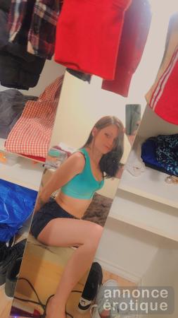 Petite brunette vraiment salope cochon
