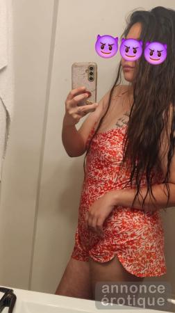 Massage et fellation de luxe avec coquine latina