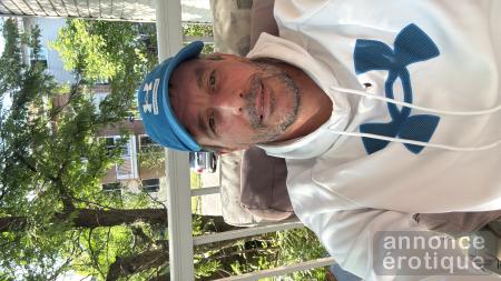 Homme cherche femme, couple ou groupe