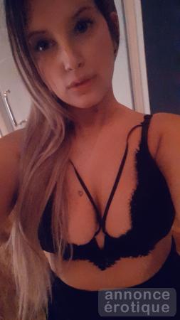 Alyson délicieuse PornStar t'offre un massage +++