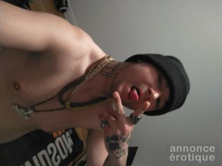 Bonsoir pour du service de qualité appelle moi ! On check ma page Xvideo!