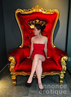 LOLITA ✶ Laissez-Vous Séduire Par Son Charme Délicat