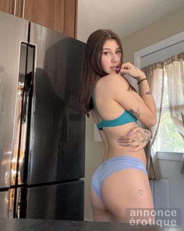 Petite cochonne québécoise de 22 ans – OnlyFans