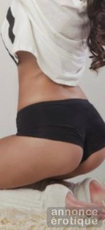 Raphaelle , experte de la sensualité **fesses bombées**