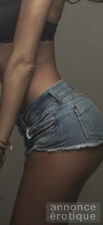 Raphaelle , experte de la sensualité **fesses bombées**