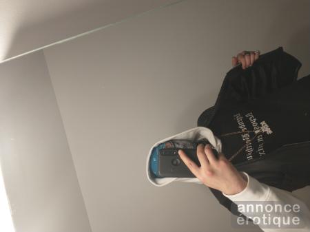 TU VEUX GOÛTÉ AU PENIS DU FILS À ROGER BERTHIAUME CEST LIVE ! 100$$CASH DICKBIG