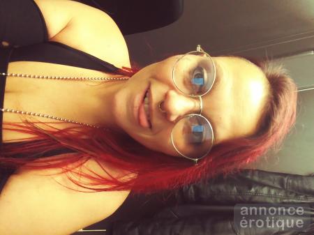 Jolie bbw avec doigts de fée