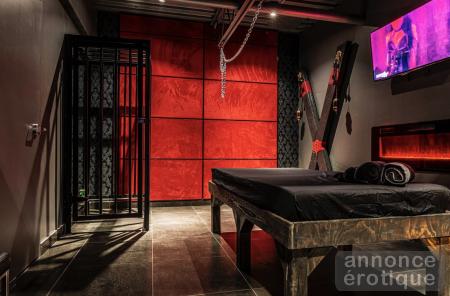 Salon Lanternes Rouges ★★★★★ Viens RelaXXXer