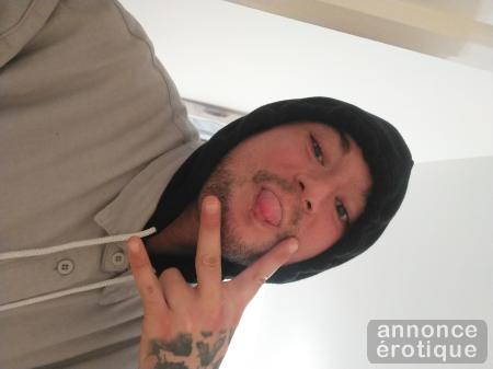 Salut bébé vient réchauffer ton corps avec le mien  xoxo