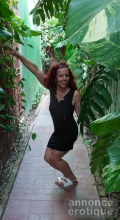 Erotic massage Chateaugay with tenderness and a touch of humor