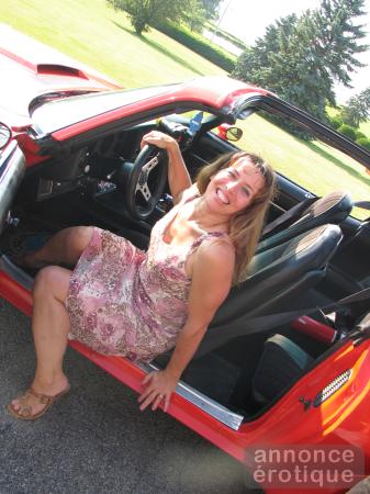 Erotic massage Chateaugay with tenderness and a touch of humor