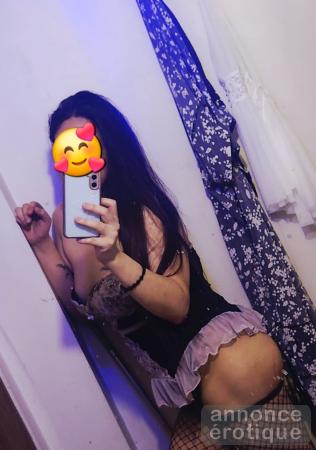 Massage et fellation de luxe avec coquine latina