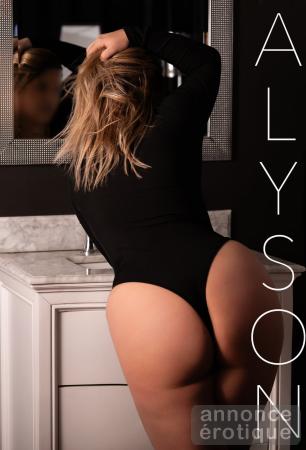 ALYSON jeune blonde sexy au corps de rêve!!!