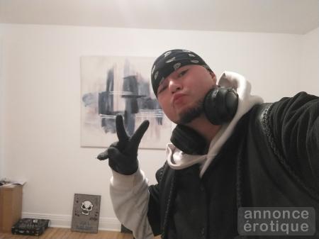 Je recherche une femme a la peau foncée pour baiser sensuelle xxx✌️❤️