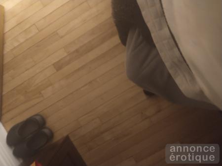 Theboss bandit  te baise dehors dans un parc