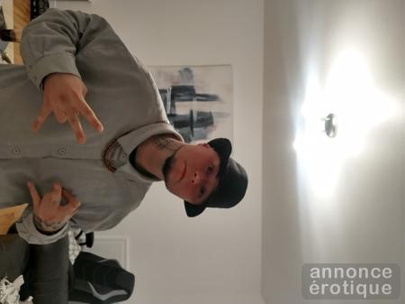 Salut a tous ! Femme qui veulent baiser ce soir je suis disponible