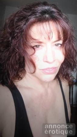 Brunet, smokin body and sexy attitude!!!